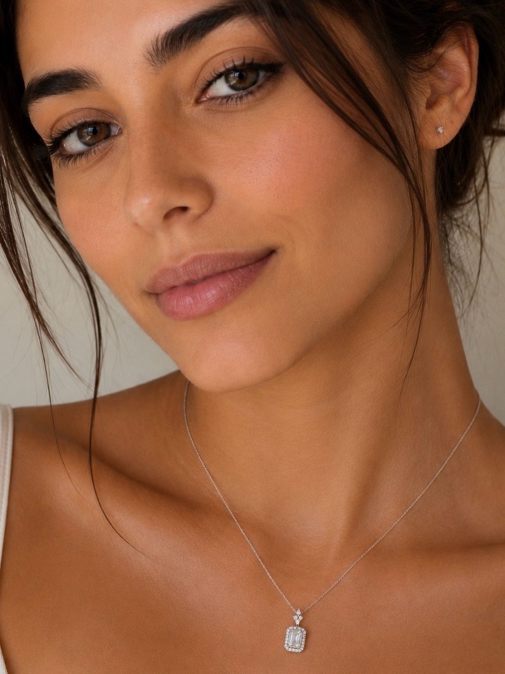Elegant Silver Pendant Necklace